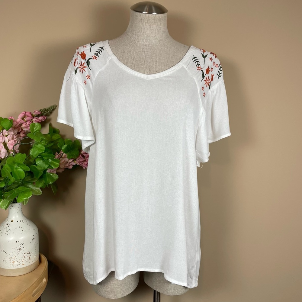 NWT Hayden white embroidered sleeves BOHO peasant top Sz L